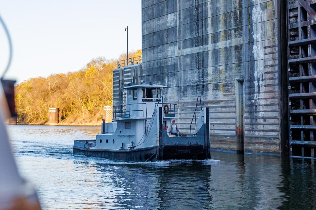 A tugboat enters the Wilson Lock & Dam